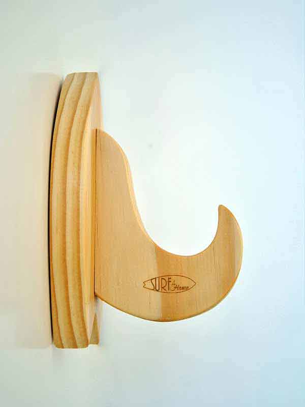 i rack minimal per tavola da surf visti di profilo. Evidenziano le venature del legno e la precisione dei dettagli. Il meglio dell'artigianato made in Italy solo su Blide.zone