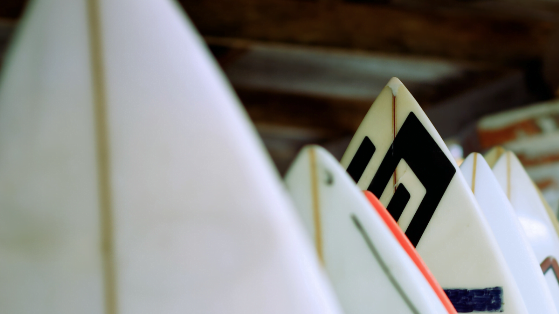 CHOOSING A SURFBOARD: 5 EXPERT TIPS TO ENJOY THE WAVES